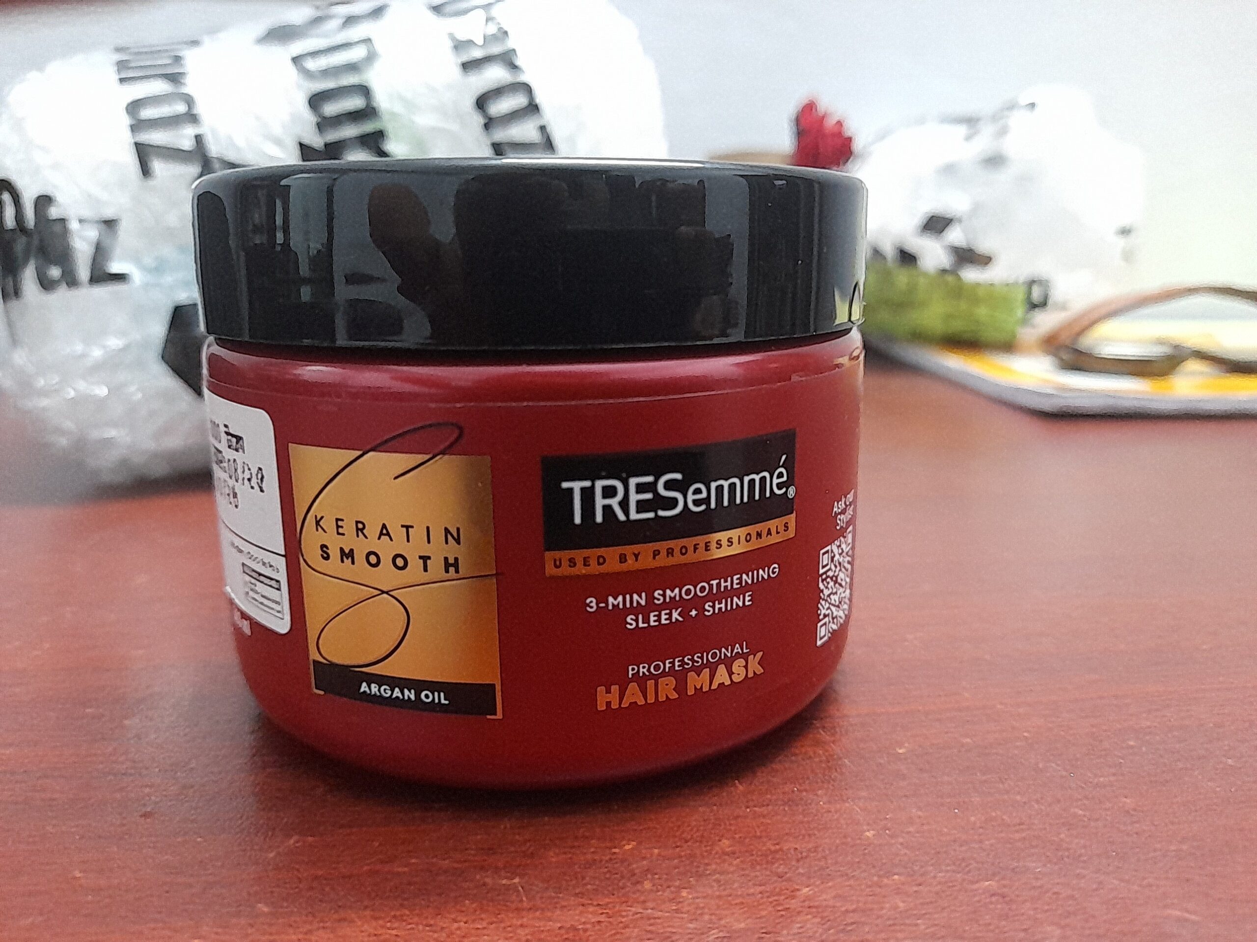 TRESemme-Keratin-Smooth-Argan-Oil-Professional-Hair-Mask-300ml-scaled-1.jpg TRESemme Keratin Smooth Argan Oil Professional Hair Mask 300ml - Image 1